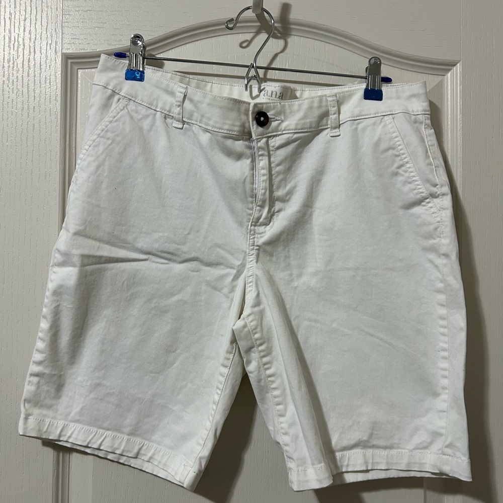 a.n.a Woman’s White Flat Front Bermuda Shorts